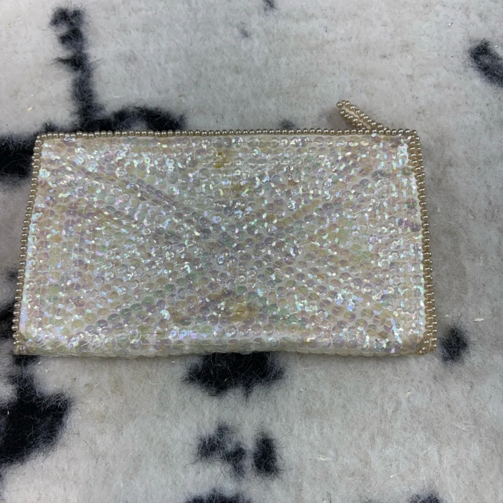 La Regale Women’s Ivory  Embroidered Vintage Sequin Clutch Bag